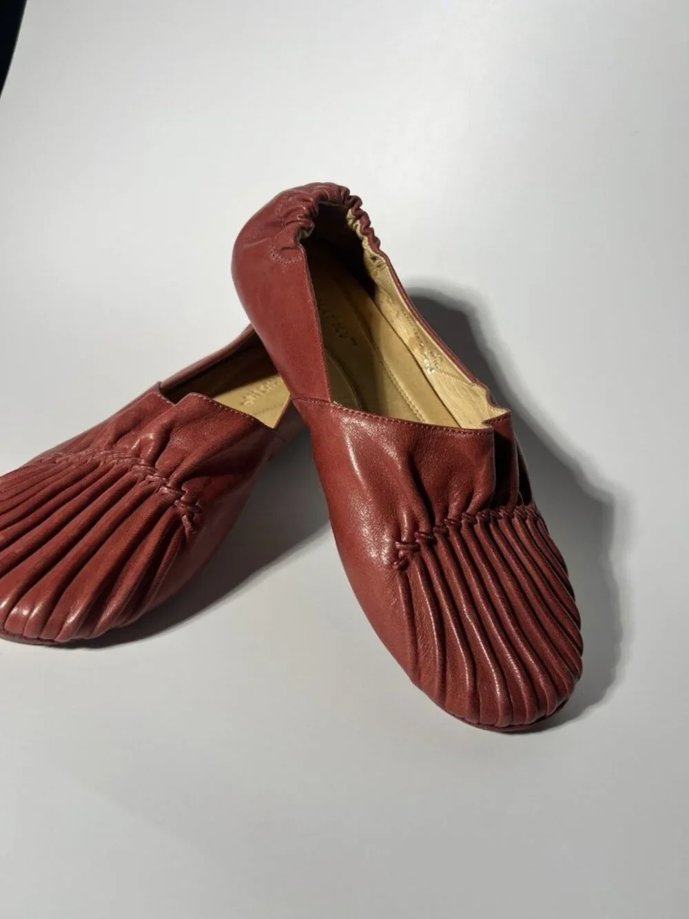 Chocolat Blu Women’s Flats 8.5 M Red Pleated Leather Round Toe Slip-On Shoes